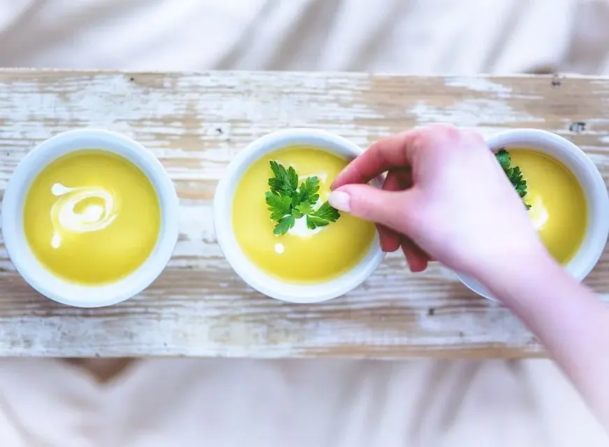 Przepis na lekką i pyszną zupę krem z kalafiora