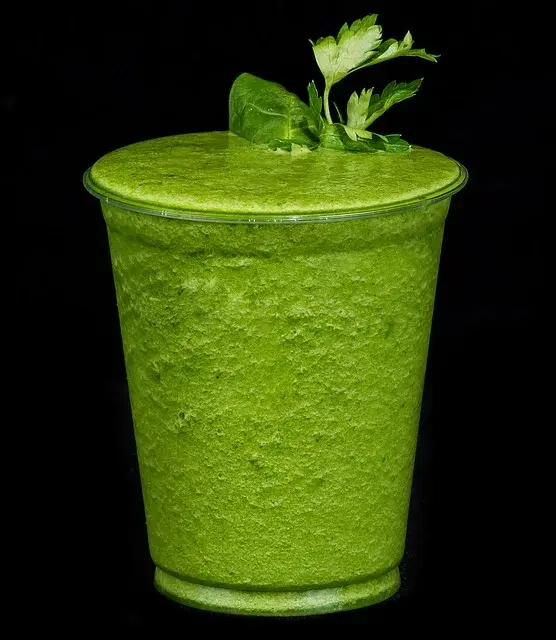 Przepis na detoks w płynie! Oczyszczający koktajl z kiwi i awokado