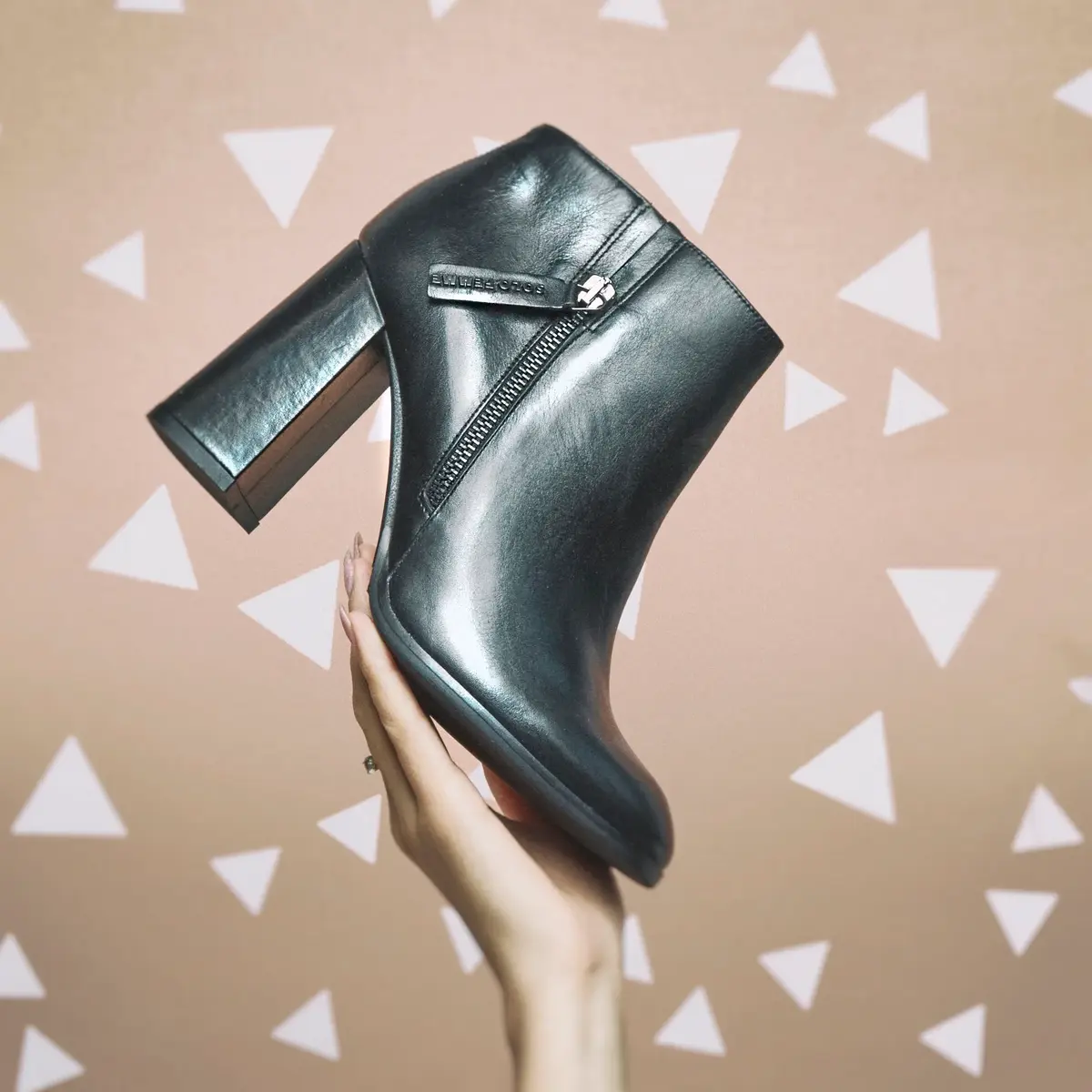 Jak dobrać buty do spódnicy?