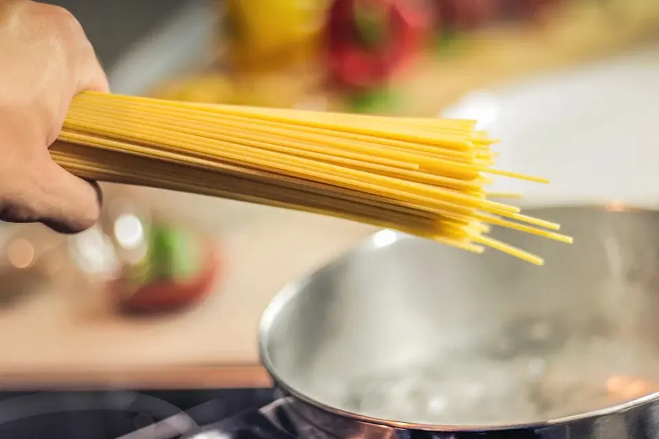 Główne zdjęcie - Przepis na aromatyczne spaghetti z cukinią, oregano i bazylią