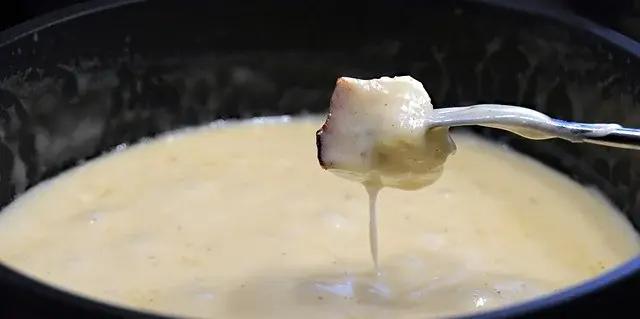 Jak zrobić domowe fondue? Poznaj przepis!