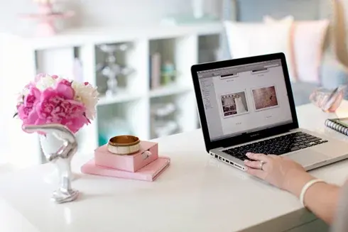 Chcesz pracować z domu? Poznaj sposoby na zarabianie w Internecie