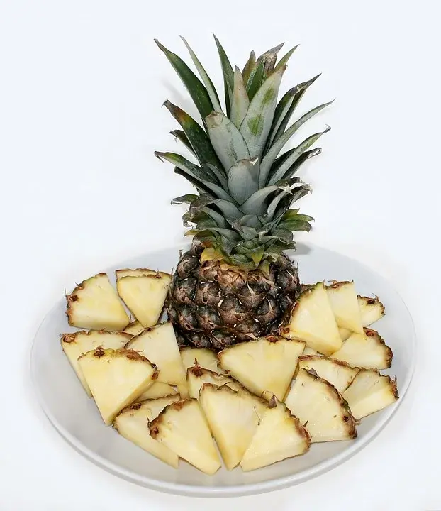 Główne zdjęcie - Przepis na letnią sałatkę z ananasem