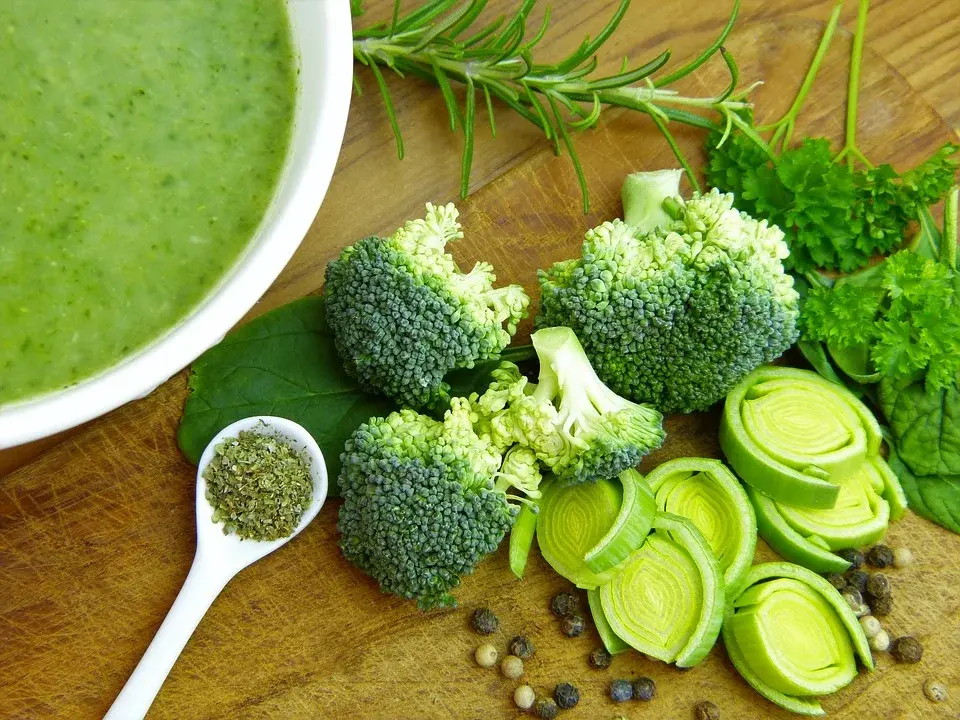 Główne zdjęcie - Przepis na zupę ze świeżych brokułów w 30 minut