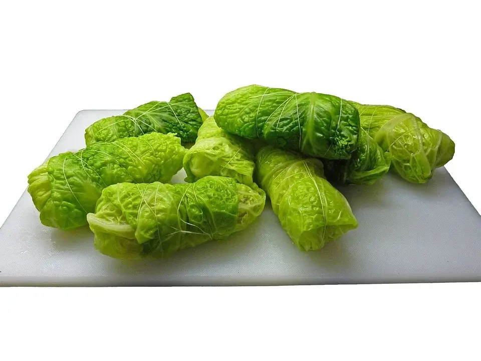 Przepis na nowatorskie gołąbki z kurczakiem i serem feta