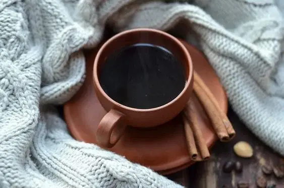 Jak zrobić idealną kawę z dodatkiem kardamonu?