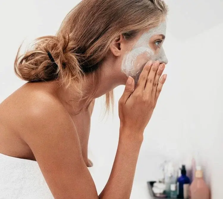 Jak mądrze dbać o skórę? Dobre nawyki dla zdrowej cery