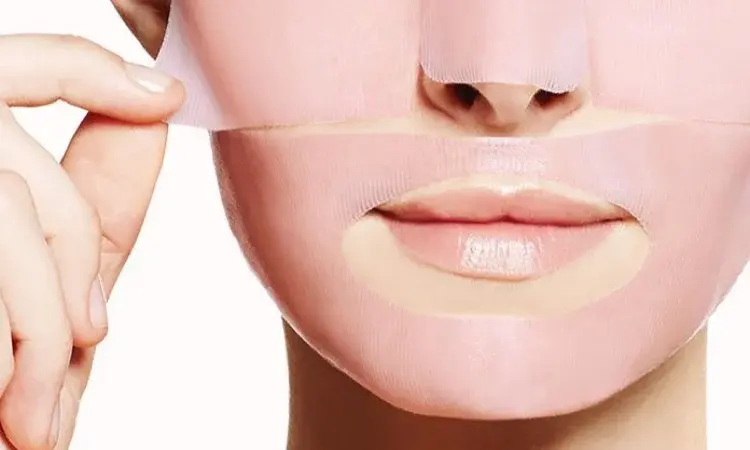 Najlepsze sposoby na nawilżenie skóry: Maseczka w płachcie