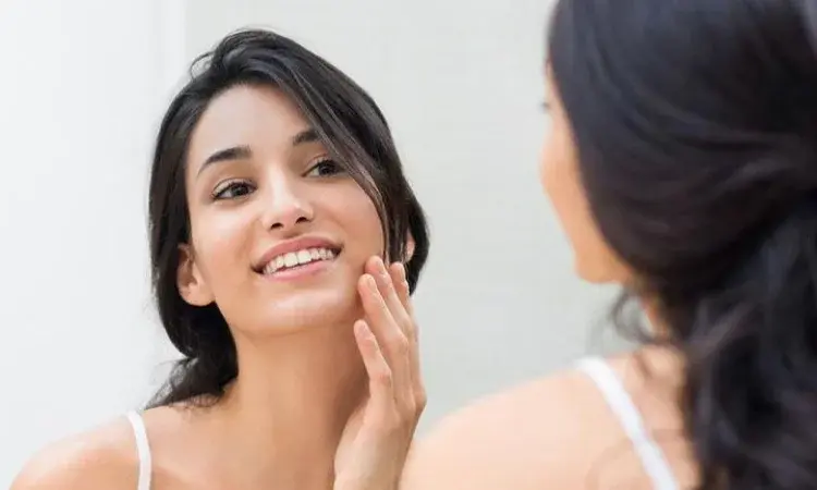 Sposoby na zaczerwienienia i popękane naczynka - jak skutecznie rozjaśnić cerę?