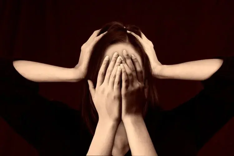 Migrena: Objawy i leczenie migrenowego bólu głowy