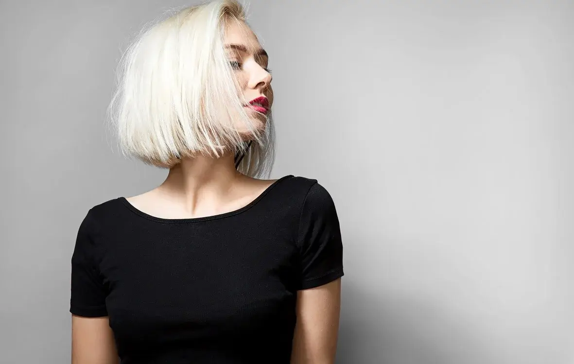 Fioletowy szampon dla blondynek – jak go stosować?