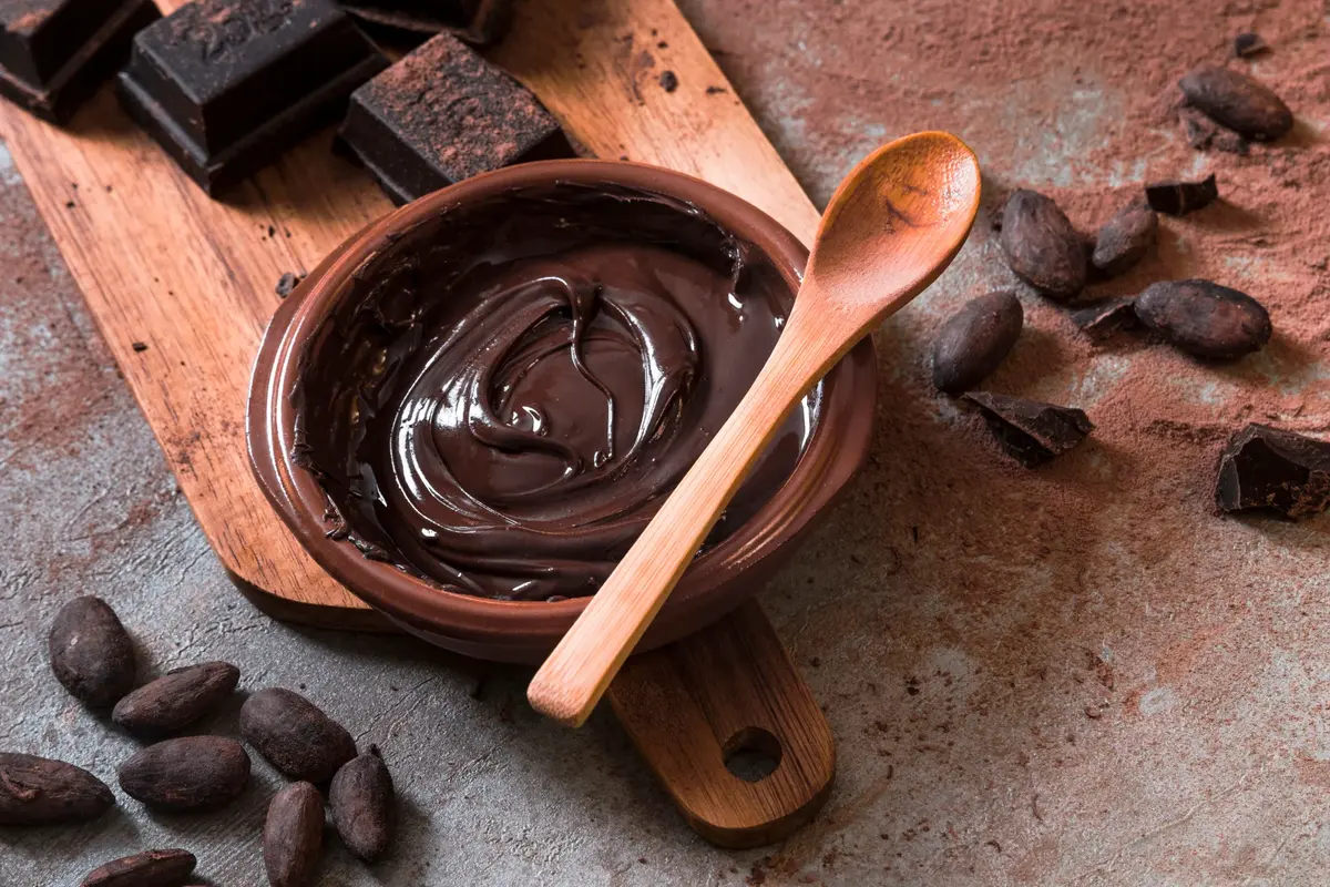 Główne zdjęcie - Dlaczego warto jeść czekoladę? Przepisy na domowe, czekoladowe kosmetyki
