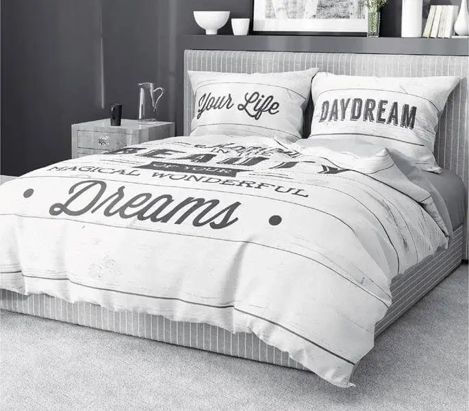 łóżko z pościelą bawełnianą