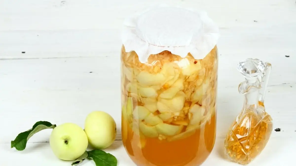 ocet jabłkowy w trakcie fermentacji