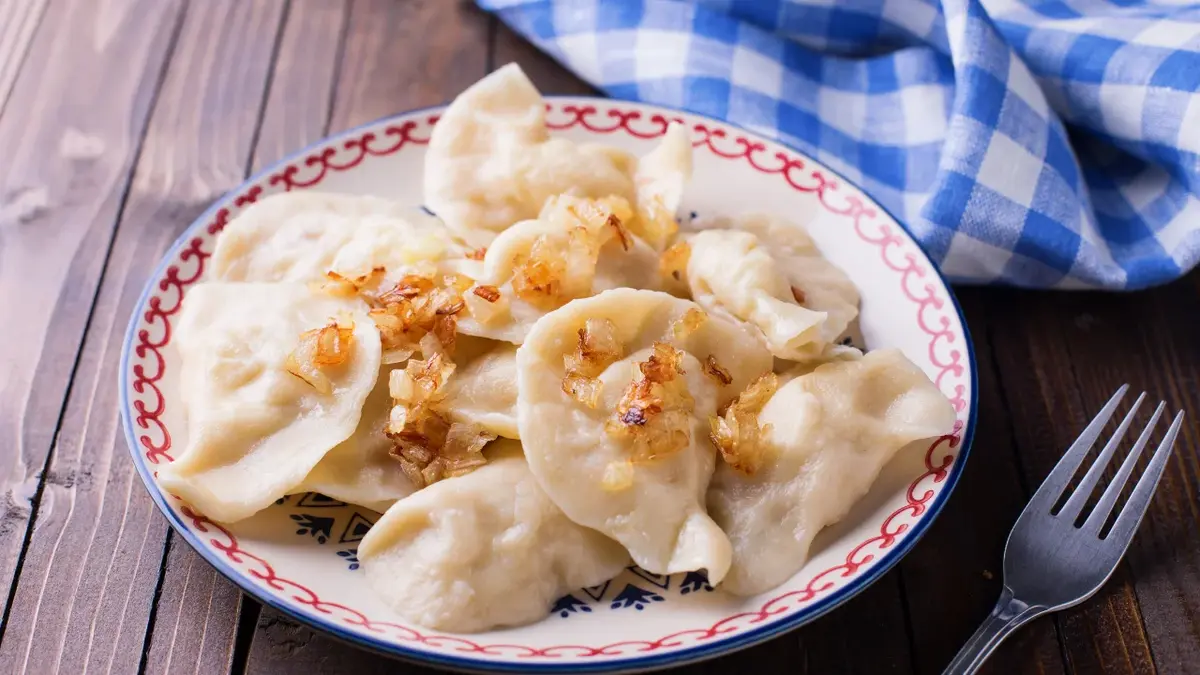 Pierogi ruskie – przepis na ciasto i farsz. Jak zrobić tradycyjne pierogi?