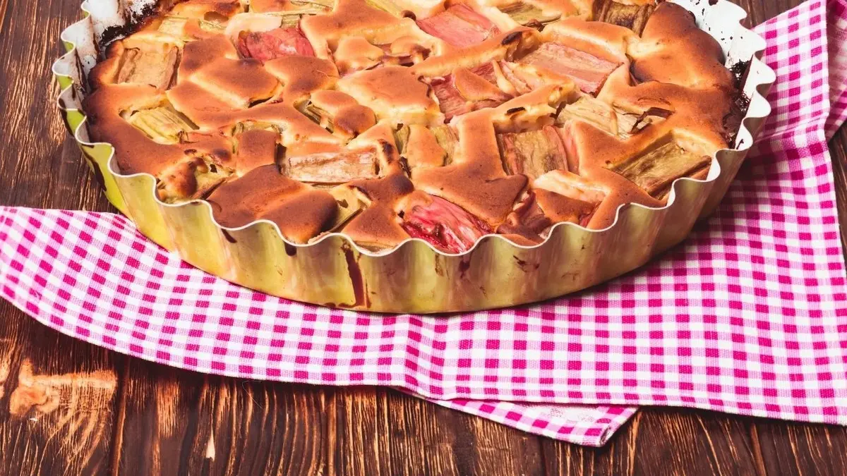tarta z rabarbarem