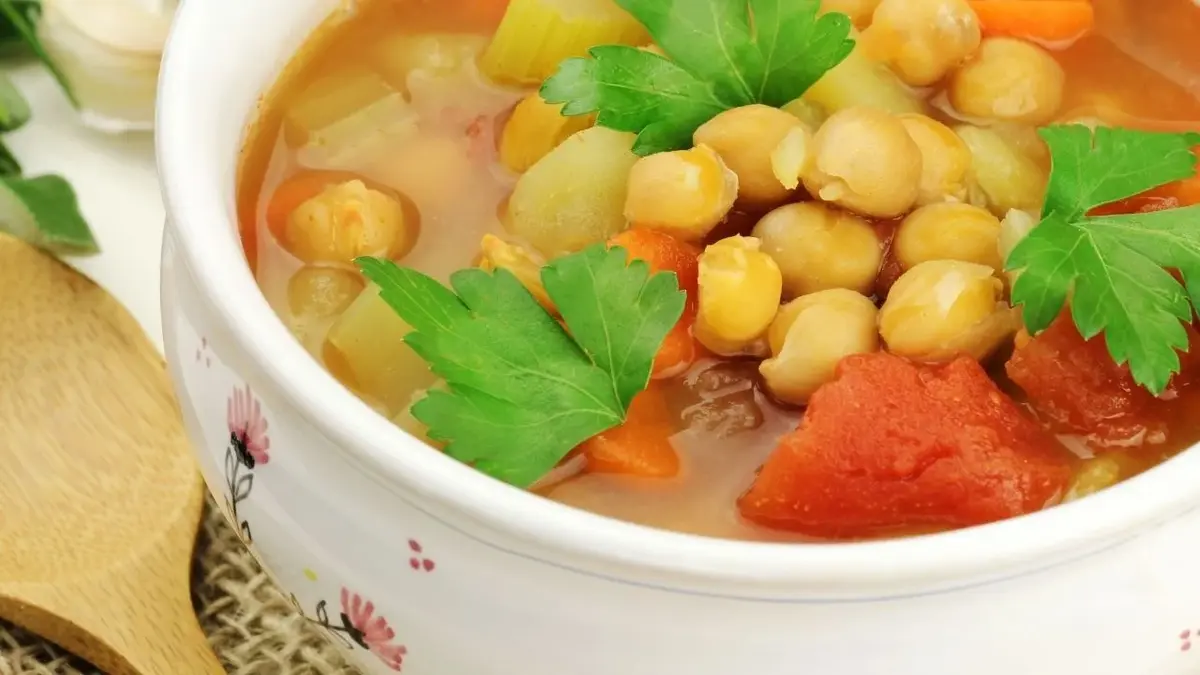 Główne zdjęcie - Zupa z ciecierzycy – przepis na dietetyczną zupę z ziemniakami oraz krem