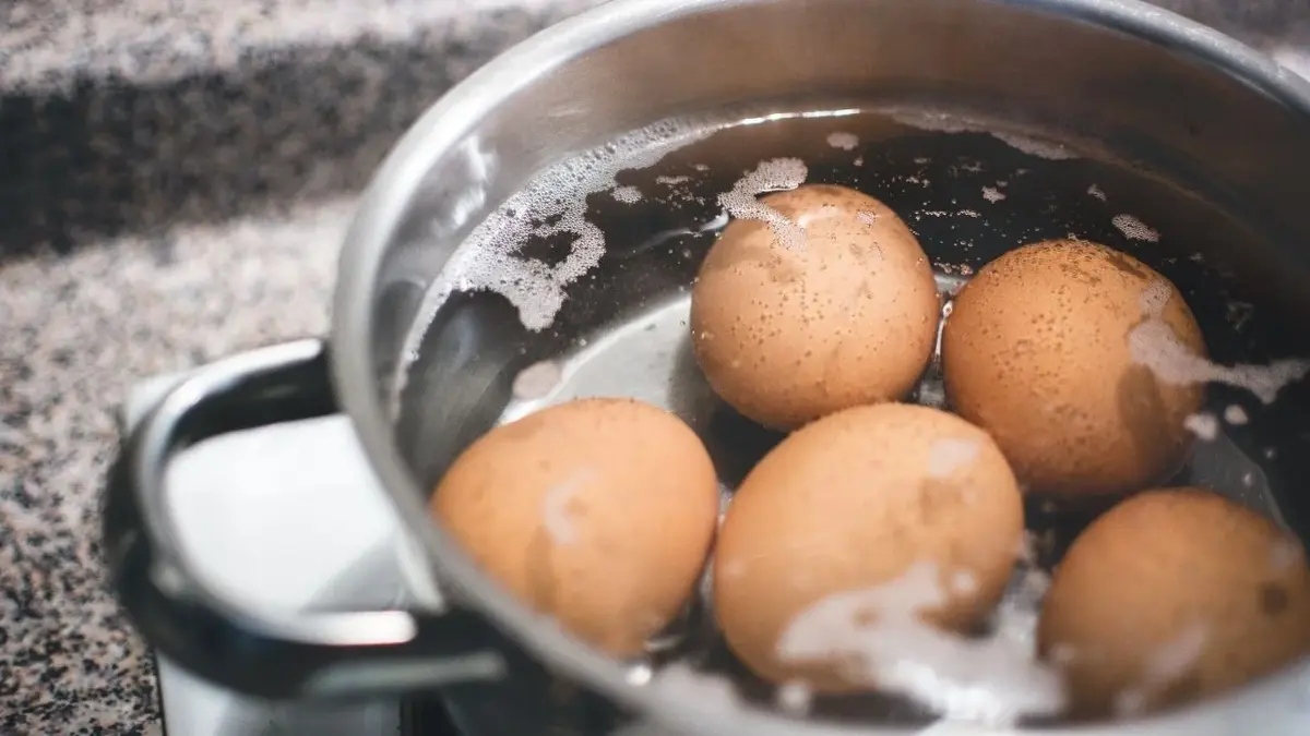 Główne zdjęcie - Gotowanie jajek – ile gotować jajka na twardo, a ile na miękko?