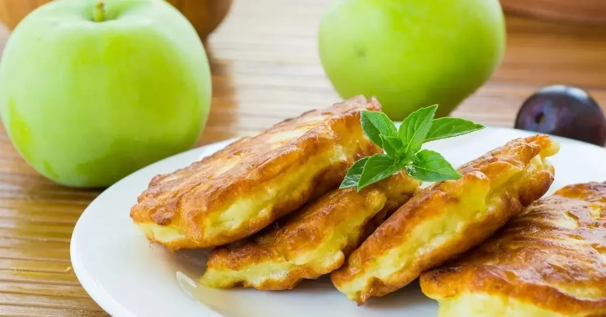 racuchy ułożone na talerzyku obok siebie