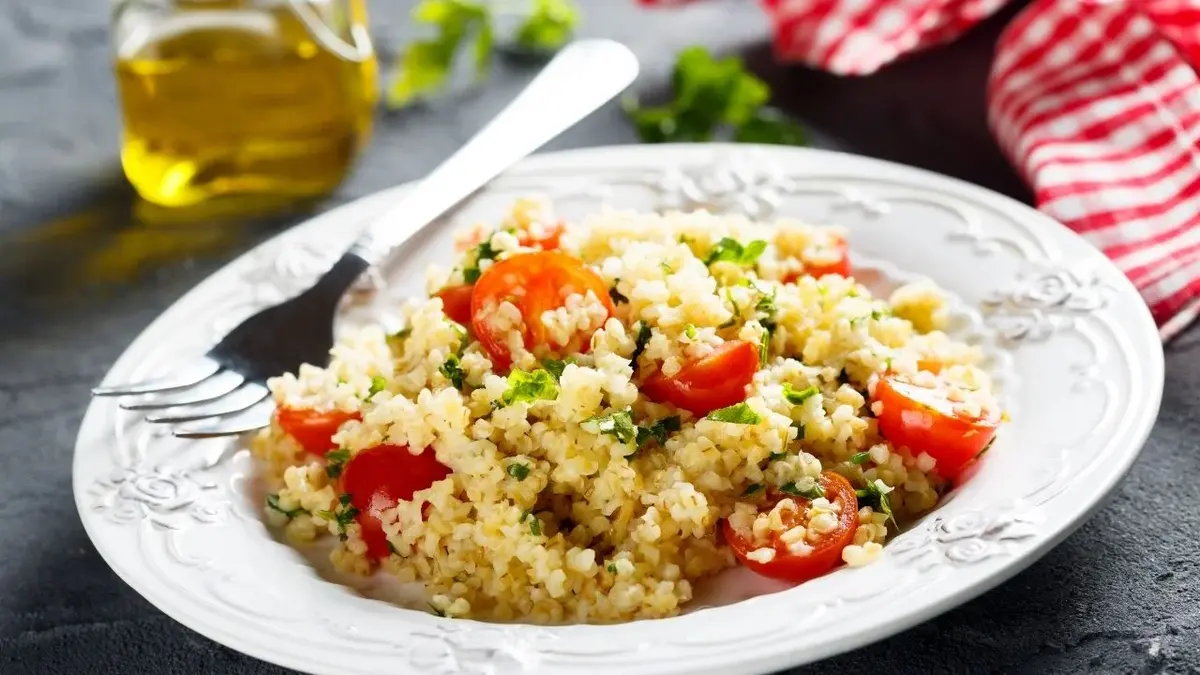 sałatka z kaszą bulgur