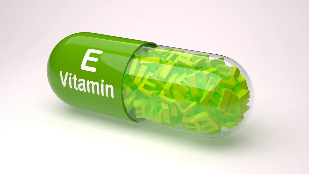 zielona tabletka z napisem witamina e