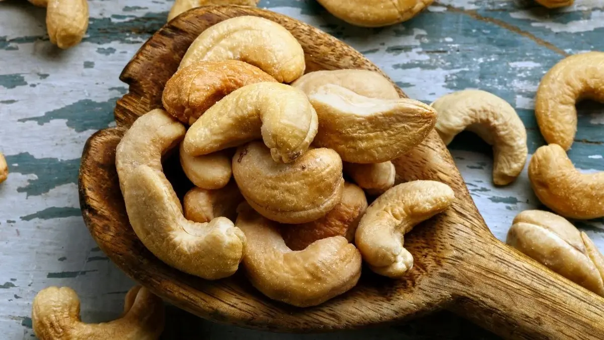 jak rosną orzechy nerkowca