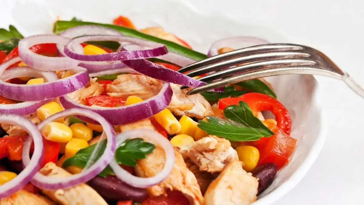 sałatka sylwestrowa z kurczakiem