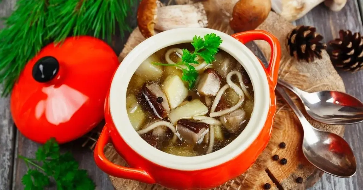 zupa grzybowa z makaronem