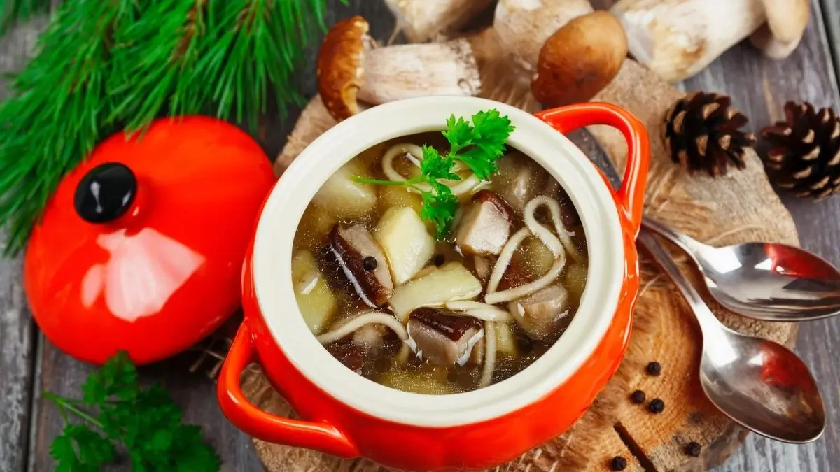 zupa grzybowa z makaronem