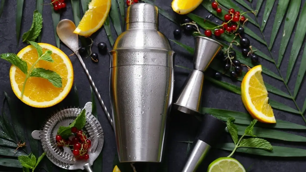 Zestaw do drinków. Oto 5 podstawowych akcesoriów do robienia koktajli