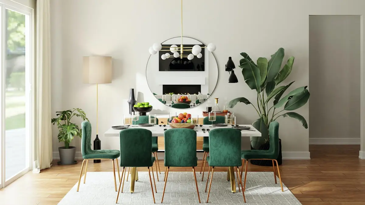 Jadalnia z welurowymi zielonymi krzesłami, okrągłym lustrem i dużym żyrandolem