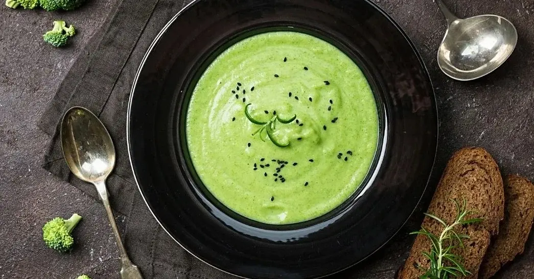 zupa brokułowa z orzechami nerkowca