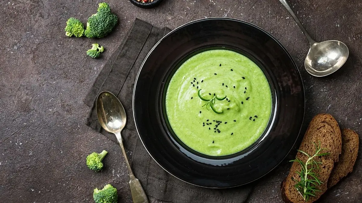 zupa brokułowa z orzechami nerkowca