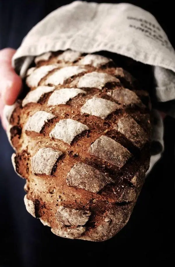 Przepis na chleb - zdrowy chleb żytni razowy, który zrobisz sama w domu