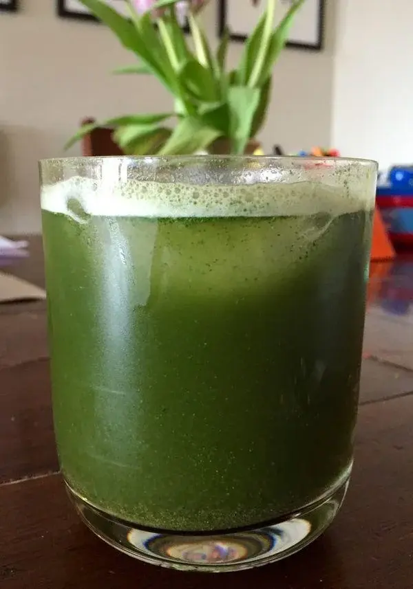Dietetyczny koktajl z jarmużu - przepis na zdrowy zielony koktajl