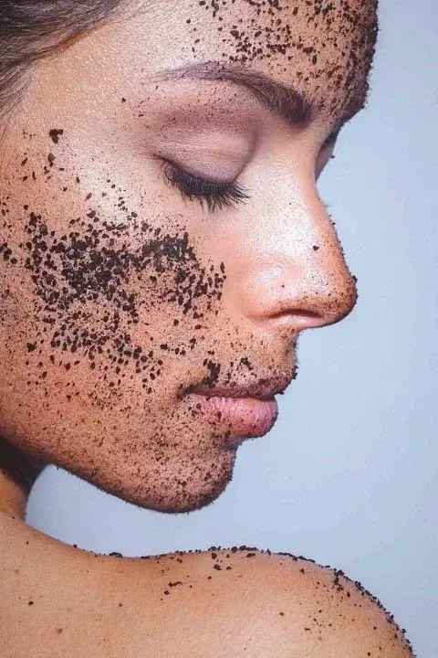 Maseczka do twarzy z kawy - domowy sposób na gładką i wypoczętą skórę