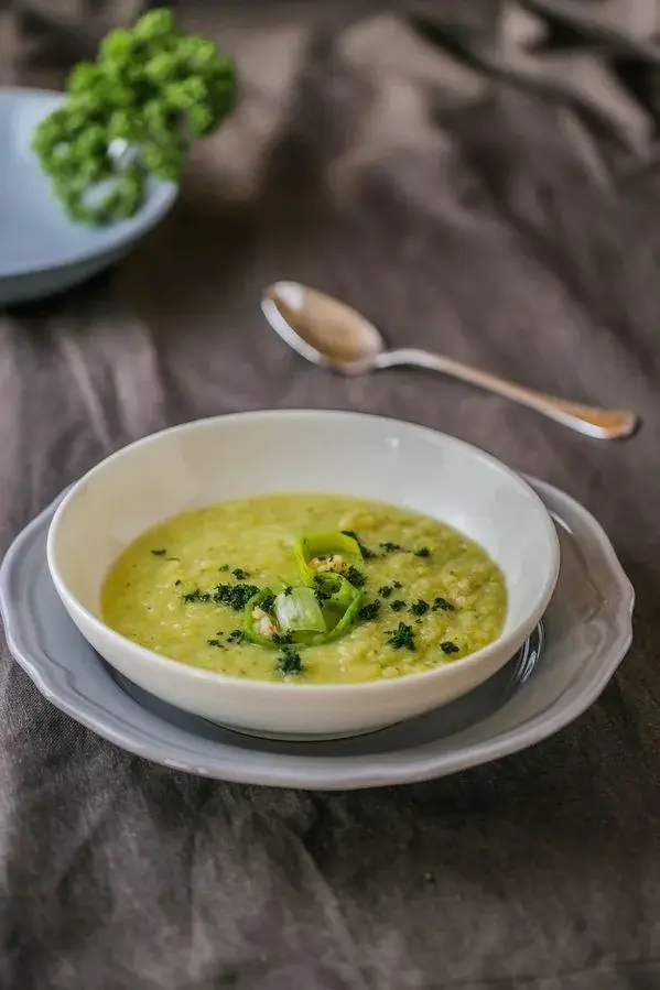 Zupa krem ze szpinaku - przepis na lekki wiosenny obiad