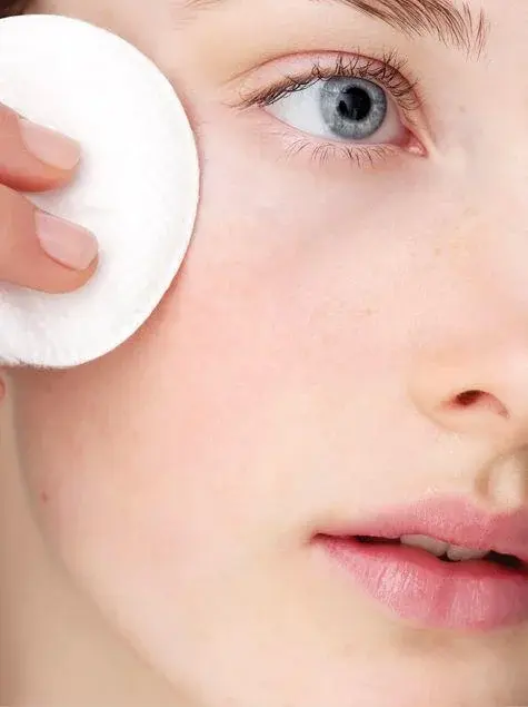 10 zasad pielęgnacji skóry twarzy wiosną i latem