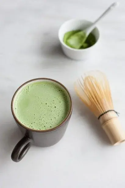 Matcha - zielona herbata w proszku: Właściwości i sposób parzenia