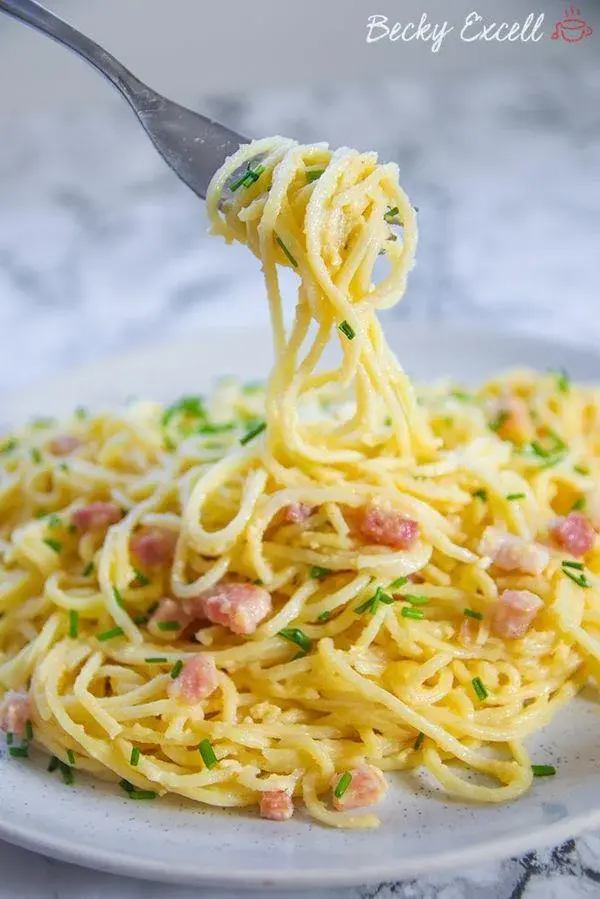 Spaghetti alla carbonara - przepis na szybkie i pyszne danie włoskie z makaronem