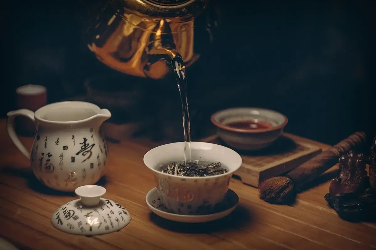 Dlaczego warto pić herbatę? Poznaj jej magiczną moc!