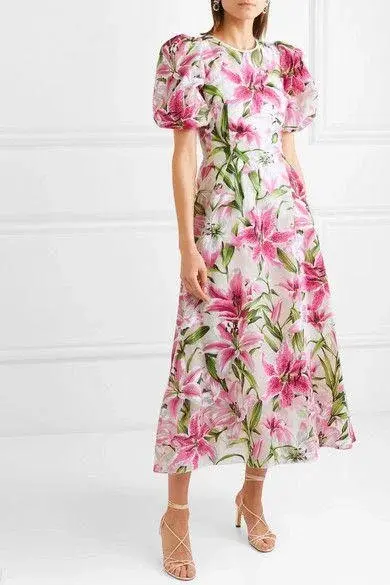 Modne sukienki w kwiaty - trendy wiosna-lato 2020
