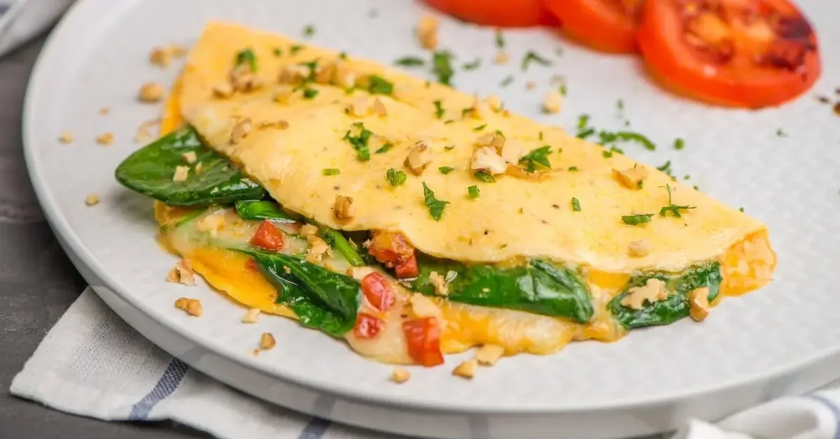 Główne zdjęcie - Pomysł na lunchbox: fit omlety z pastą warzywno-serową. Zrobisz je w 30 minut!