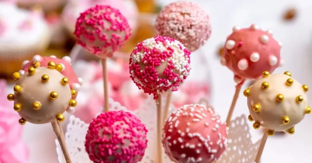 Główne zdjęcie - Cake Pops: Cudownie słodkie kulki, które pokochasz