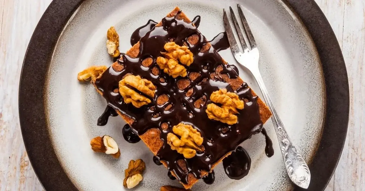 Główne zdjęcie - Ciasto czekoladowe z orzechami włoskimi – szybki deser