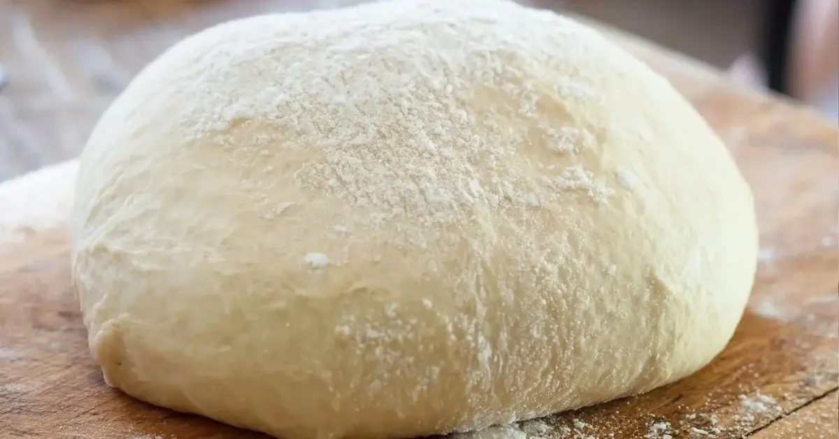 Surowe ciasto drożdżowe gotowe do zamrożenia