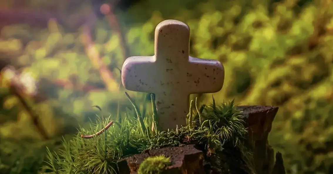 krzyżyk na cmentarzu