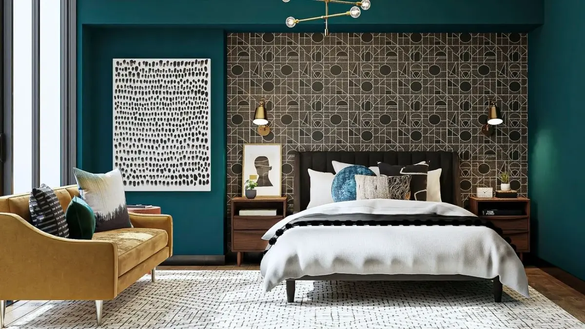 Dekoracje w sypialni - ściana nad łóżkiem z szaro-złotą tapetą w geometryczne wzory