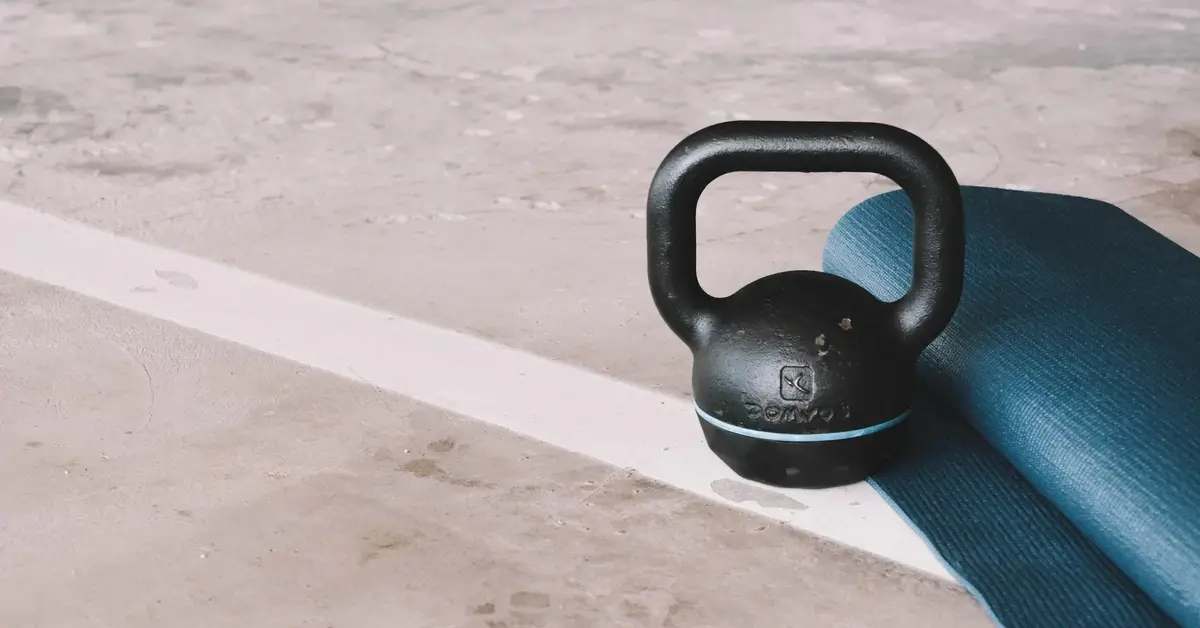 Widok na kettlebell koloru czarnego