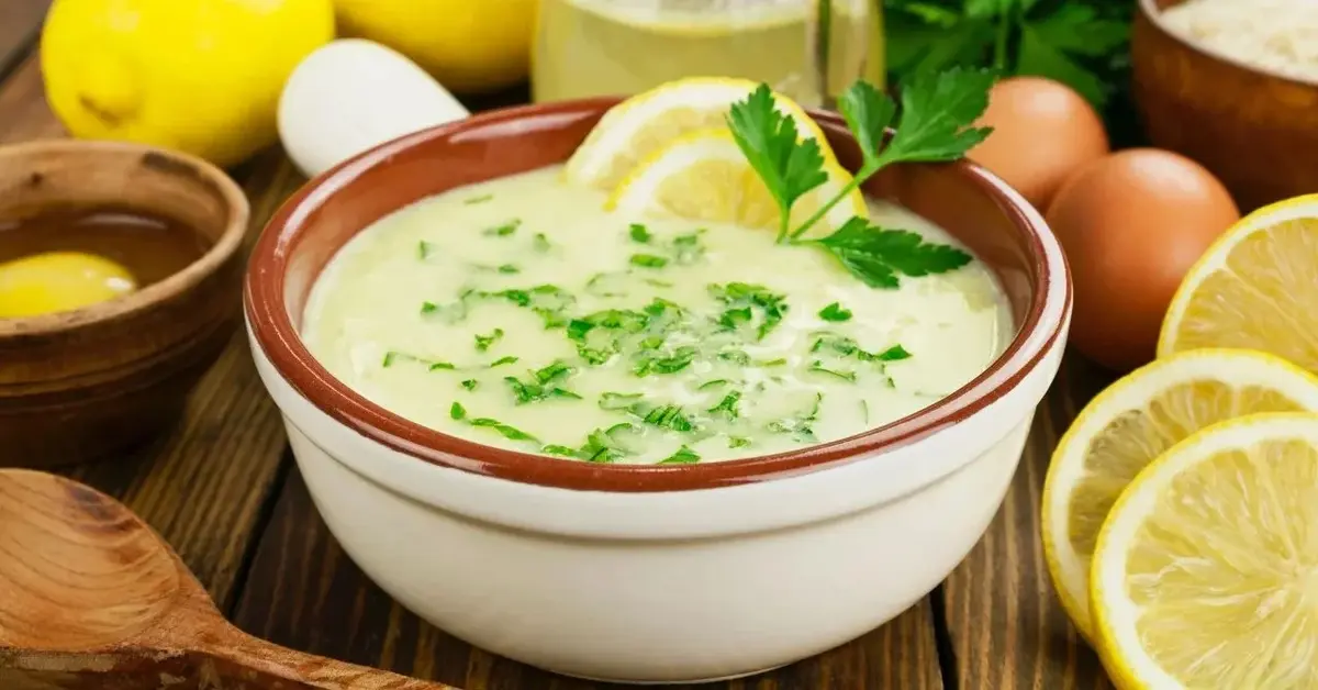 Główne zdjęcie - Grecka zupa cytrynowa — słoneczne wspomnienie lata
